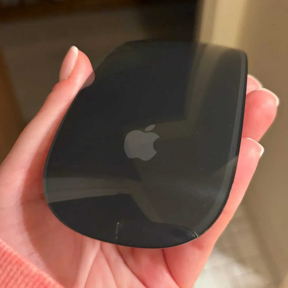 APPLE MAGIC MOUSE (black, lightning port) — LIKE NEW